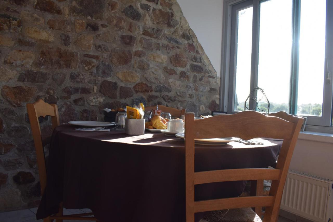 Auberge De La Vallee De La Douve L'Etang-Bertrand Exteriör bild