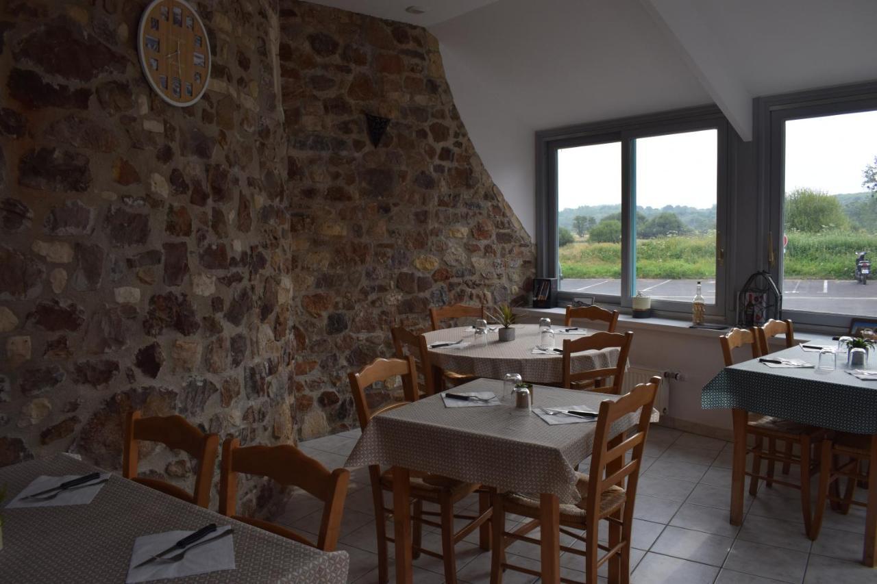 Auberge De La Vallee De La Douve L'Etang-Bertrand Exteriör bild